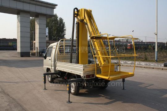 點擊查看詳細(xì)信息<br>標(biāo)題：小型電動高空作業(yè)車 閱讀次數(shù)：3052