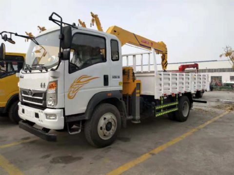 點擊查看詳細(xì)信息<br>標(biāo)題：5噸重汽豪曼隨車吊 閱讀次數(shù)：2664